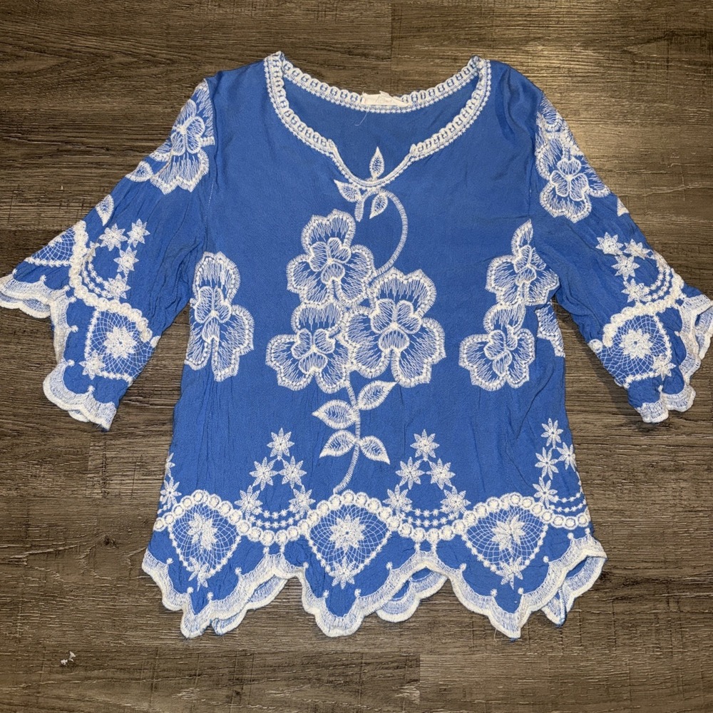 Solitaire Light Blue White Embroidered Shirt Boho Size M